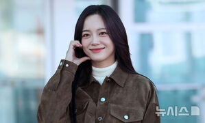 【フォト】まばゆい美しさ誇るキム・セジョン、パリに出発