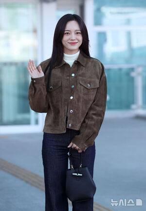 【フォト】まばゆい美しさ誇るキム・セジョン、パリに出発