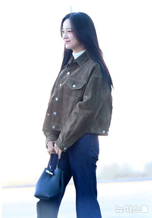 【フォト】まばゆい美しさ誇るキム・セジョン、パリに出発