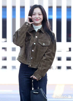 【フォト】まばゆい美しさ誇るキム・セジョン、パリに出発