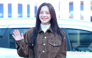 【フォト】まばゆい美しさ誇るキム・セジョン、パリに出発