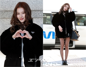 【フォト】人形のように美しいTWICEサナ、超ミニのスカート姿ですらりとした美脚を披露