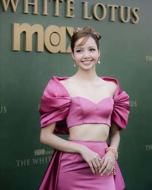 【フォト】BLACKPINKリサ、魅惑的＆ラブリーなピンクのドレス姿