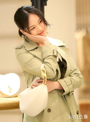 【フォト】BIBIの魅力的な眼差し