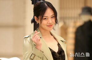 【フォト】BIBIの魅力的な眼差し