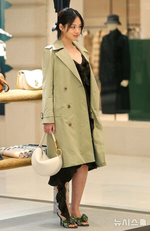 【フォト】BIBIの魅力的な眼差し