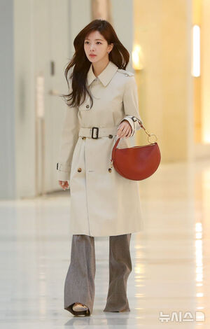 【フォト】ノ・ジョンイ、トレンチコートで完成させたビジュアル