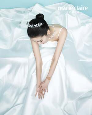 【フォト】アイリーン、モデルに劣らぬ花婿とドキドキのウエディング・グラビア