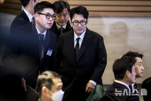 【フォト】韓国経済人協会の定期総会に出席するパン・シヒョクHYBE議長