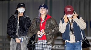 【フォト】カジュアルなフライトコーデのVIVIZ「WATERBOMBイベントに行ってきます」