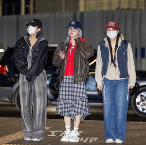 【フォト】カジュアルなフライトコーデのVIVIZ「WATERBOMBイベントに行ってきます」