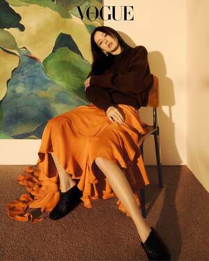 【フォト】上品なソン・イェジン、絵のような美しさで「VOGUE」表紙を飾る