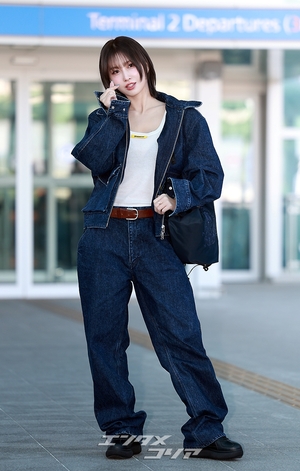 【フォト】TWICEモモ、デニムファッションの着こなしも完ぺき…「ミラノ行ってきます」