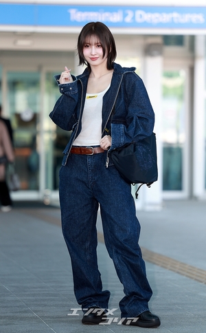 【フォト】TWICEモモ、デニムファッションの着こなしも完ぺき…「ミラノ行ってきます」
