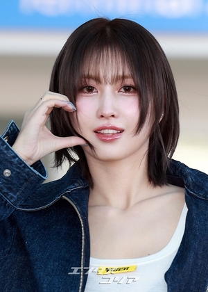 【フォト】TWICEモモ、デニムファッションの着こなしも完ぺき…「ミラノ行ってきます」