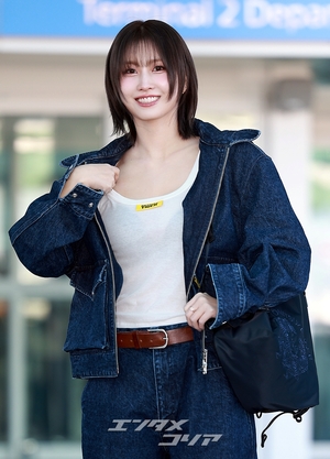 【フォト】TWICEモモ、デニムファッションの着こなしも完ぺき…「ミラノ行ってきます」