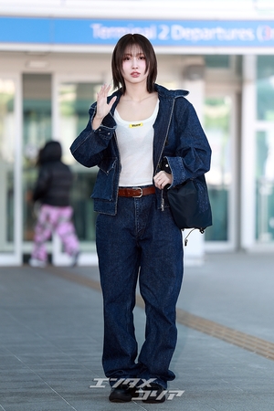 【フォト】TWICEモモ、デニムファッションの着こなしも完ぺき…「ミラノ行ってきます」