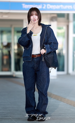 【フォト】TWICEモモ、デニムファッションの着こなしも完ぺき…「ミラノ行ってきます」