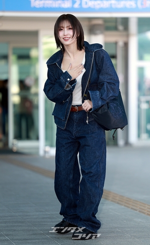 【フォト】TWICEモモ、デニムファッションの着こなしも完ぺき…「ミラノ行ってきます」