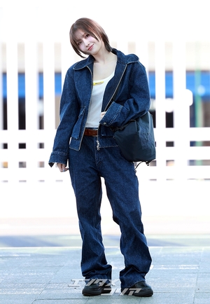 【フォト】TWICEモモ、デニムファッションの着こなしも完ぺき…「ミラノ行ってきます」