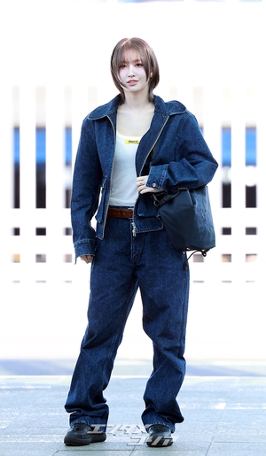 【フォト】TWICEモモ、デニムファッションの着こなしも完ぺき…「ミラノ行ってきます」