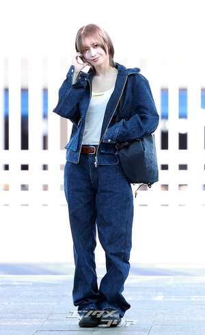 【フォト】TWICEモモ、デニムファッションの着こなしも完ぺき…「ミラノ行ってきます」