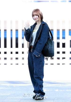 【フォト】TWICEモモ、デニムファッションの着こなしも完ぺき…「ミラノ行ってきます」