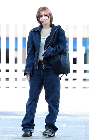 【フォト】TWICEモモ、デニムファッションの着こなしも完ぺき…「ミラノ行ってきます」