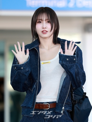 【フォト】TWICEモモ、デニムファッションの着こなしも完ぺき…「ミラノ行ってきます」