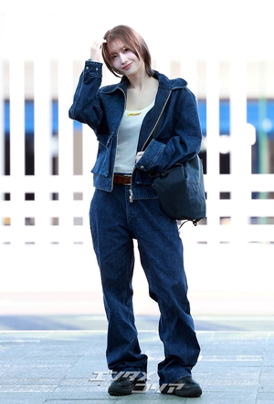 【フォト】TWICEモモ、デニムファッションの着こなしも完ぺき…「ミラノ行ってきます」