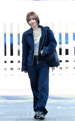 【フォト】TWICEモモ、デニムファッションの着こなしも完ぺき…「ミラノ行ってきます」