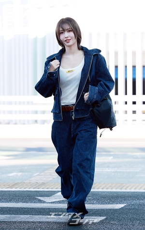 【フォト】TWICEモモ、デニムファッションの着こなしも完ぺき…「ミラノ行ってきます」