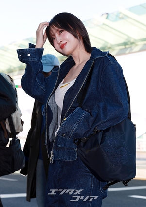 【フォト】TWICEモモ、デニムファッションの着こなしも完ぺき…「ミラノ行ってきます」