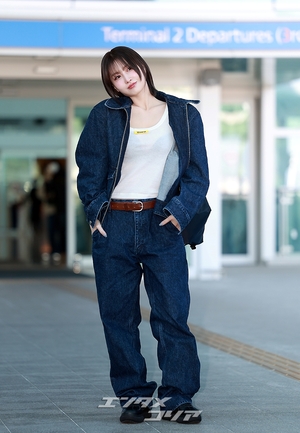 【フォト】TWICEモモ、デニムファッションの着こなしも完ぺき…「ミラノ行ってきます」