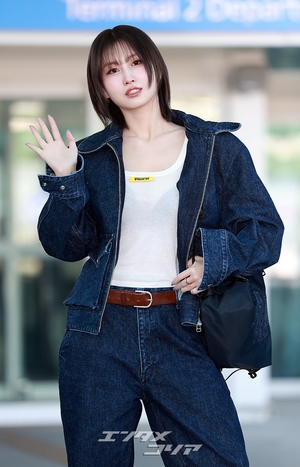 【フォト】TWICEモモ、デニムファッションの着こなしも完ぺき…「ミラノ行ってきます」