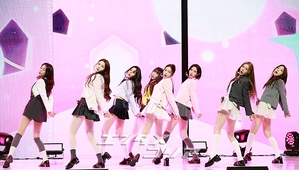 【フォト】Hearts2Hearts、ドキドキのデビュー曲のステージ