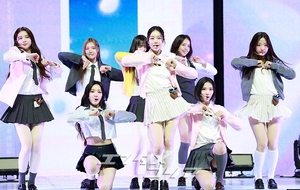 【フォト】Hearts2Hearts、ドキドキのデビュー曲のステージ