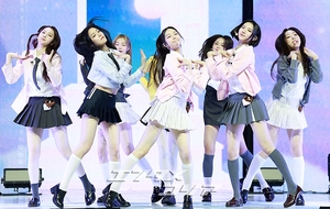 【フォト】Hearts2Hearts、ドキドキのデビュー曲のステージ