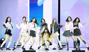 【フォト】Hearts2Hearts、ドキドキのデビュー曲のステージ