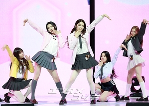 【フォト】Hearts2Hearts、ドキドキのデビュー曲のステージ