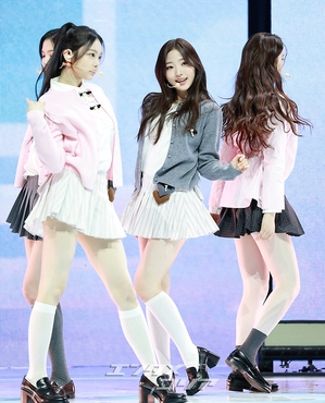 【フォト】Hearts2Hearts、ドキドキのデビュー曲のステージ