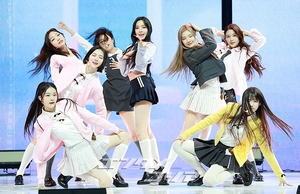 【フォト】Hearts2Hearts、ドキドキのデビュー曲のステージ