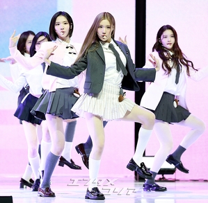 【フォト】Hearts2Hearts、ドキドキのデビュー曲のステージ