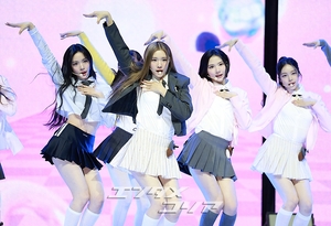 【フォト】Hearts2Hearts、ドキドキのデビュー曲のステージ