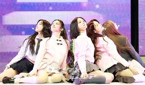 【フォト】Hearts2Hearts、ドキドキのデビュー曲のステージ