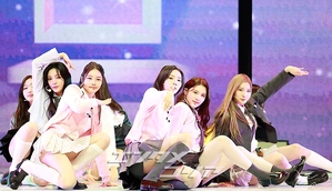 【フォト】Hearts2Hearts、ドキドキのデビュー曲のステージ