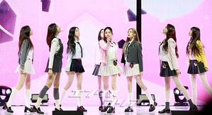 【フォト】Hearts2Hearts、ドキドキのデビュー曲のステージ