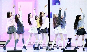 【フォト】Hearts2Hearts、ドキドキのデビュー曲のステージ