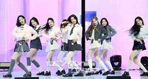 【フォト】Hearts2Hearts、ドキドキのデビュー曲のステージ