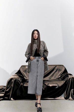 【フォト】スジ　エレガントな魅力…「GUESS」春グラビア公開